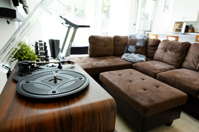 Building Photo - 507 S Park Dr