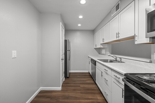 Chesterfield Place Apartments | One Bedroom Remodel | Kitchen Interior - Chesterfield Place Apartments