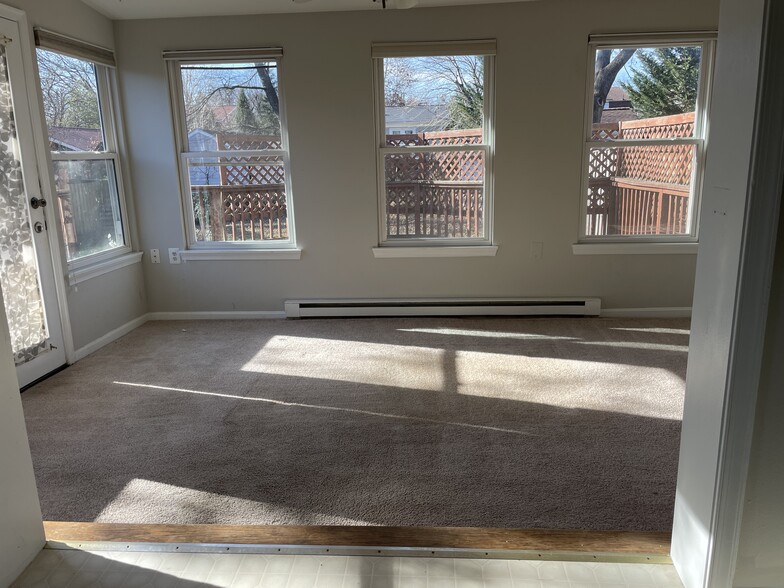 Nice well lit sunroom off of kitchen - 113 Catoctin Cir NE