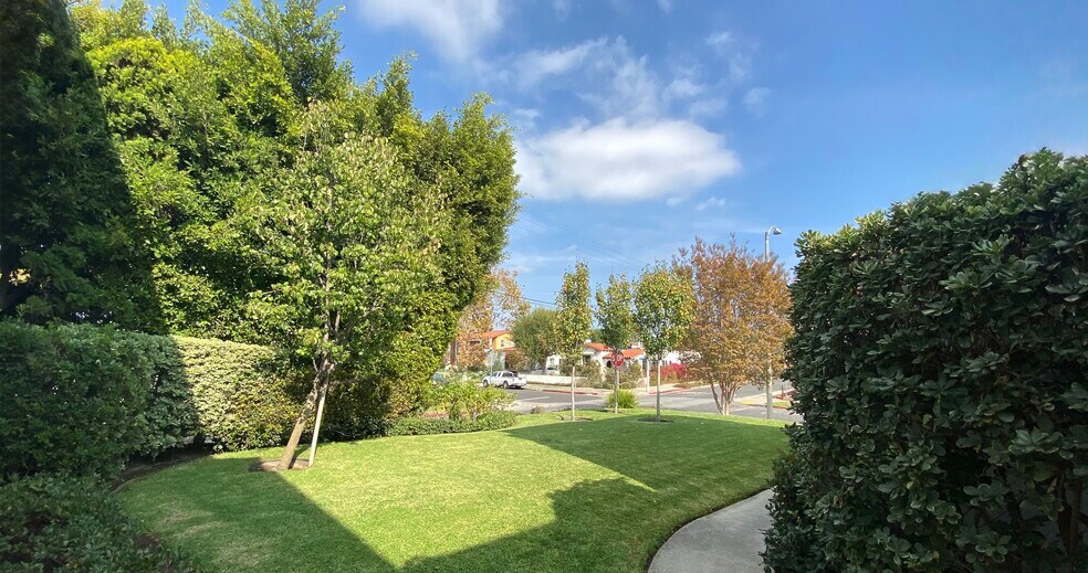 Building Photo - 1701 Stearns Dr