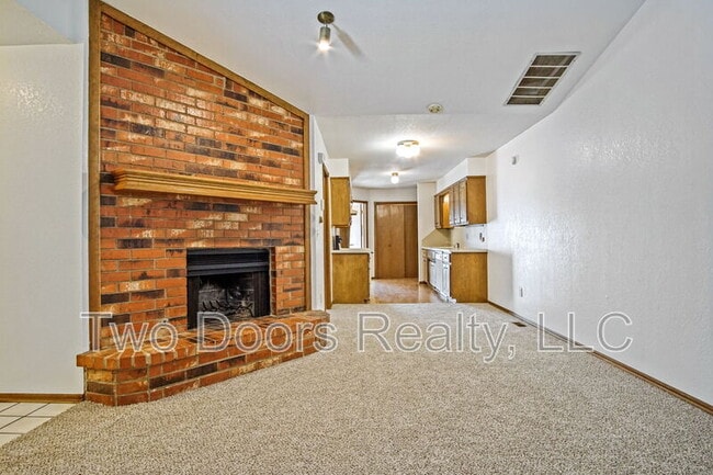 Building Photo - 8910 Oak Valley Dr