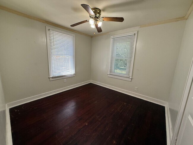 Building Photo - Pensacola - East Hill - 3 bedroom, 1 bathroom
