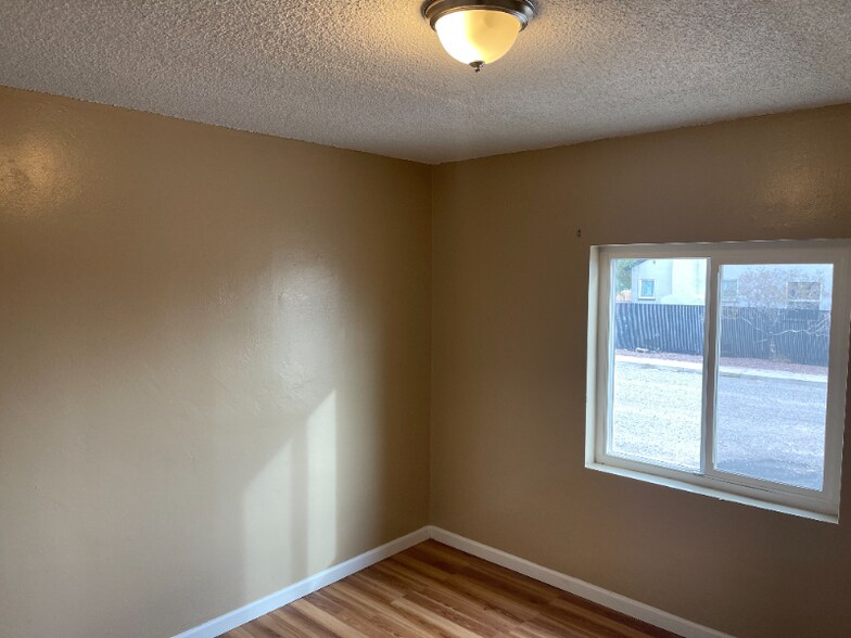 Building Photo - 100 N M St