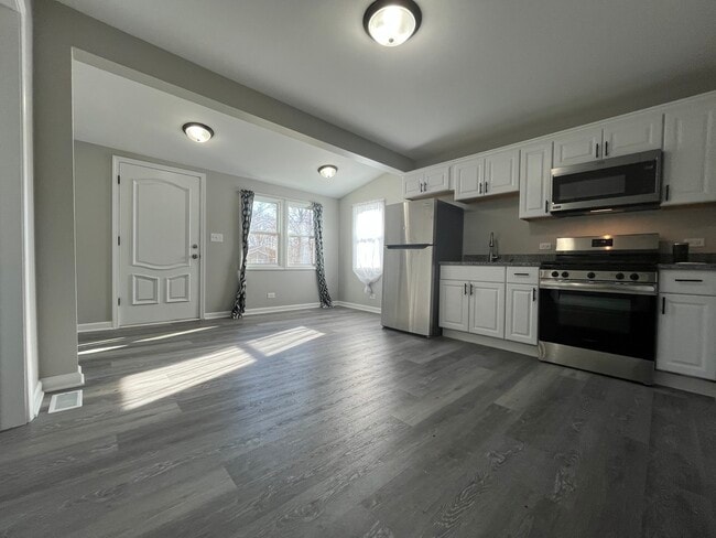 Building Photo - 1204 N Park St