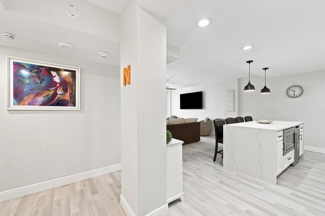 Building Photo - 2121 N Ocean Blvd