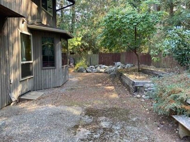 Building Photo - 823 SW Castilian Dr