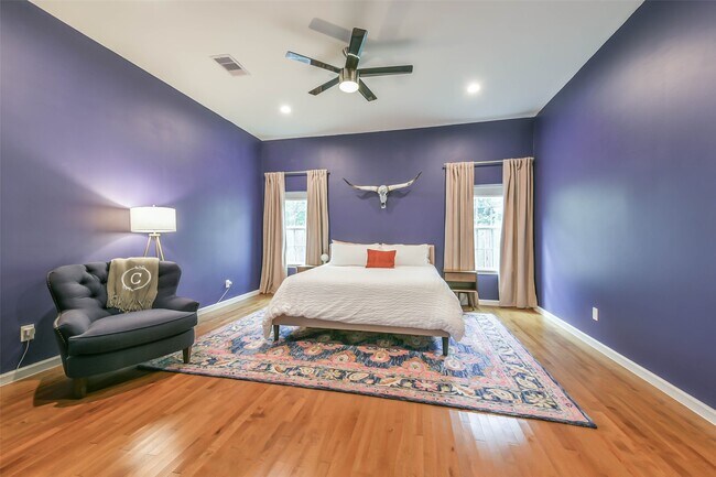 Building Photo - 213 N Hutcheson St