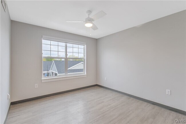 Building Photo - 16 Loso Dr