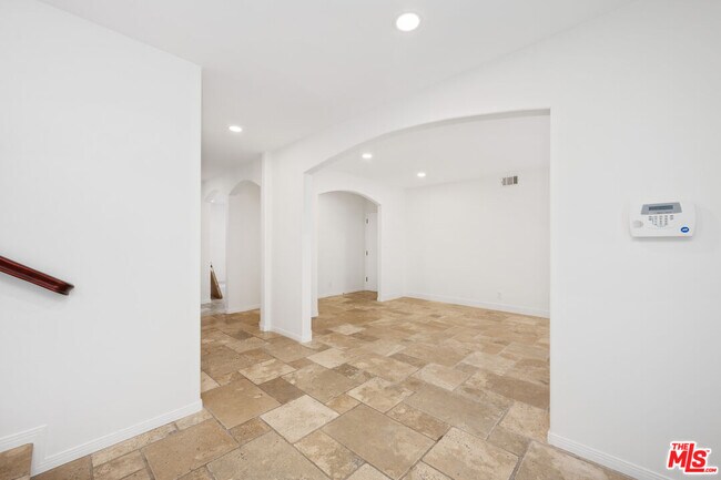 Building Photo - 22601 Dardenne St