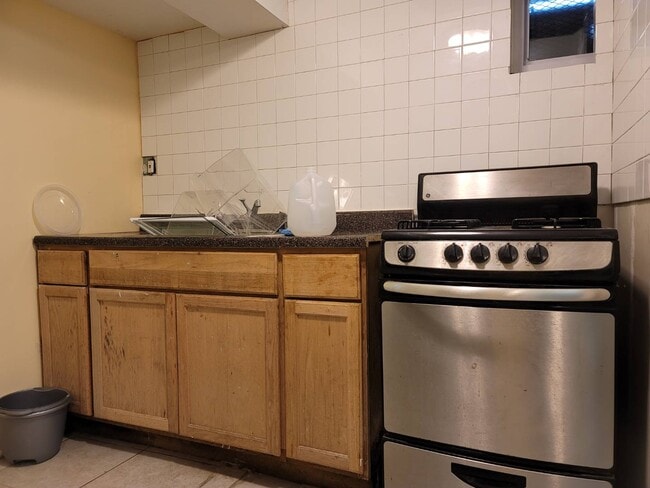 Building Photo - 137-28 170th St