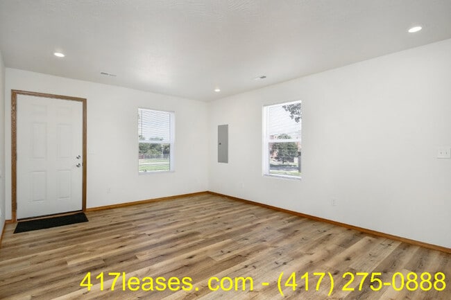 Building Photo - 2320 N Taylor Ave