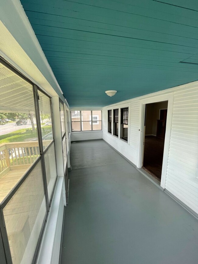 Building Photo - Charming 3 bedroom, 2 bathroom home in the...