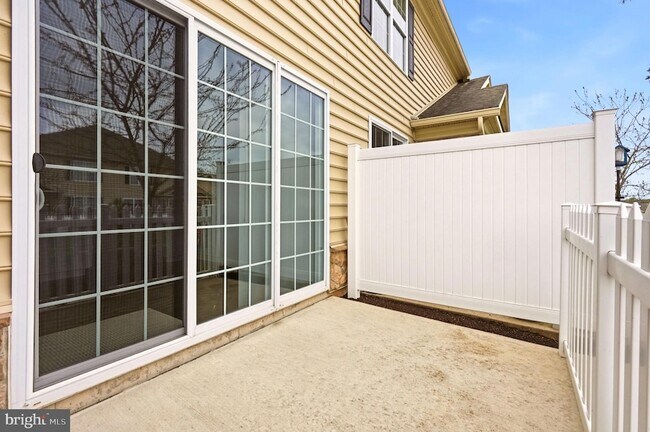 Building Photo - 1190 Webb Dr