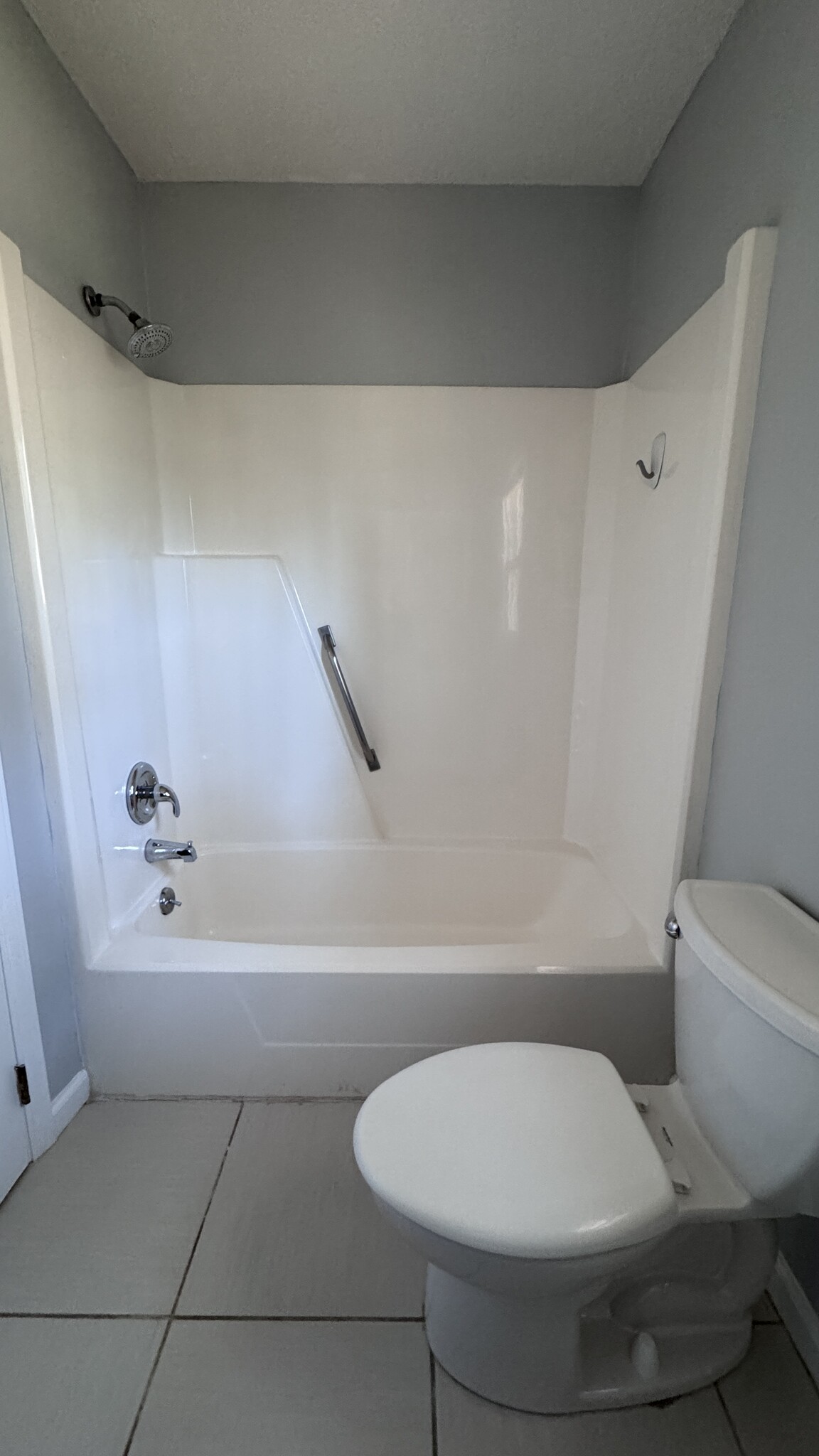 Full Bath - 4 Bunker Hill Pl