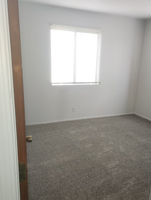 Building Photo - 516 Lewis Ave SE