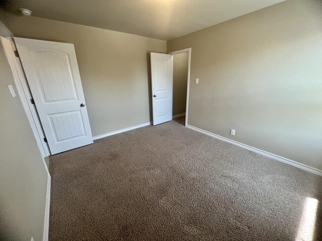 Building Photo - 10822 Shaenmeadow