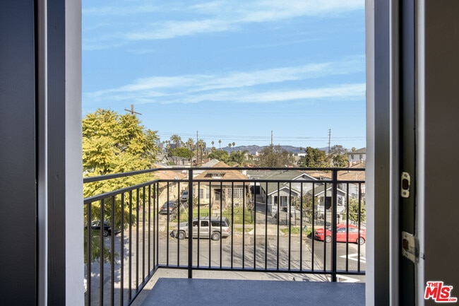 Building Photo - 618 E 28th St