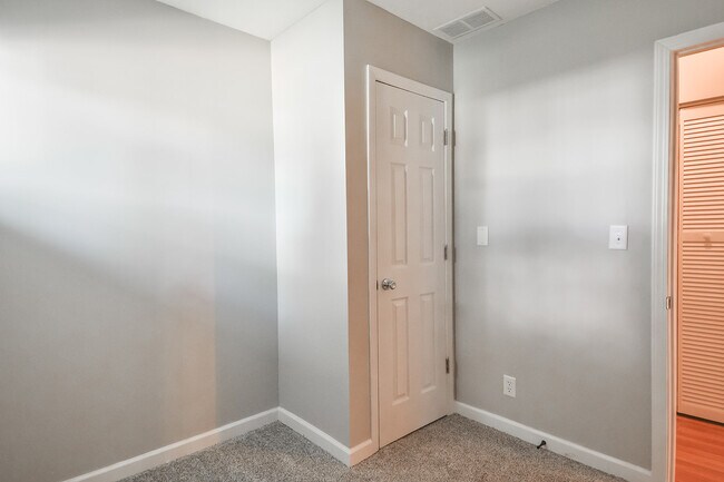 closet guest room 2 - 7811 Randy Rd