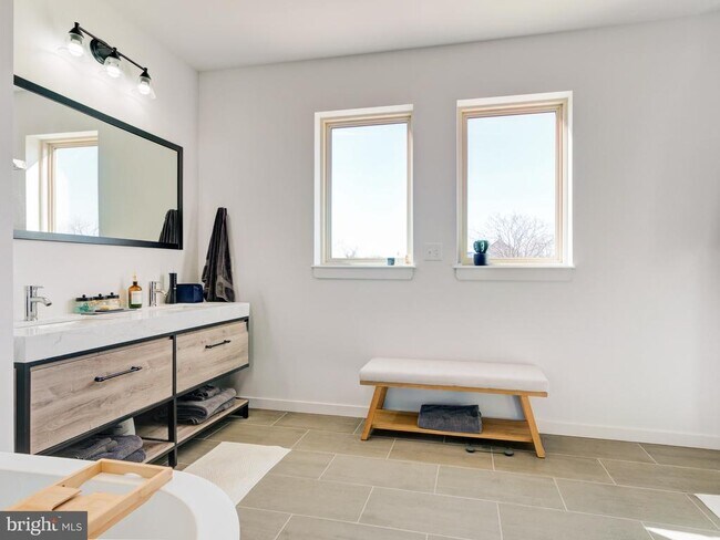 Building Photo - 1931 Colonial St