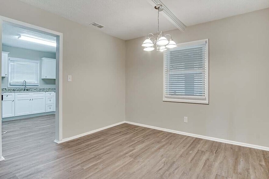 Building Photo - 3402 Longleaf Dr