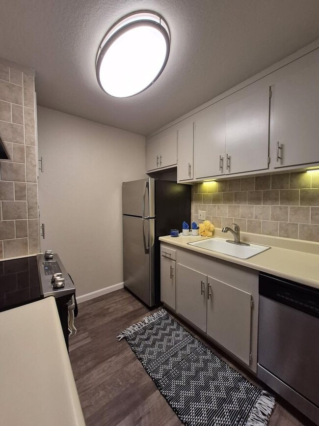 Interior Photo - 1711 N Street, Sacramento