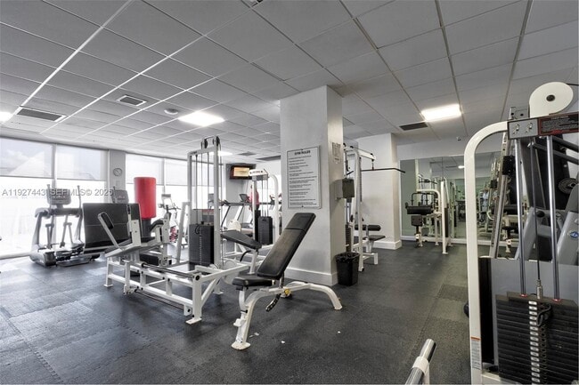 Building Photo - 3140 S Ocean Dr