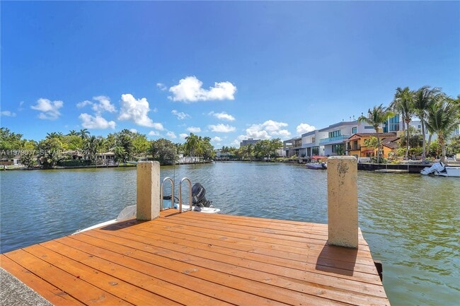 Building Photo - 860 NE 78th St