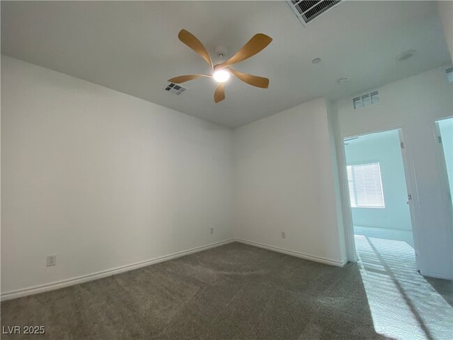 Building Photo - 600 Carriage Hill Dr