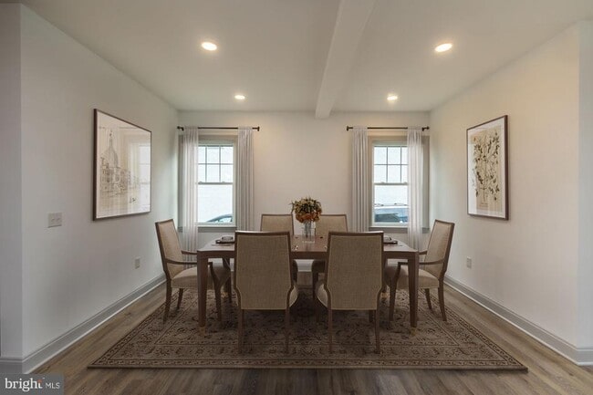 Building Photo - 411 James St