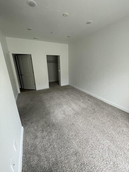 Building Photo - 2303 E 830 S
