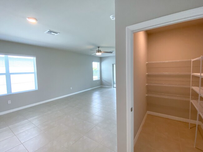 Building Photo - 2864 Coral Cir