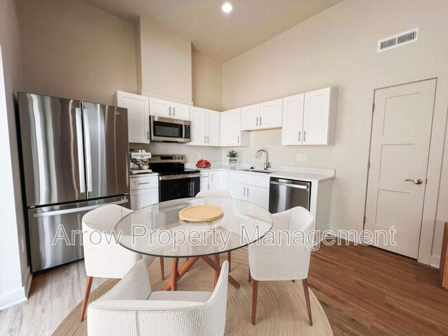 Building Photo - 1161 Claude Rd