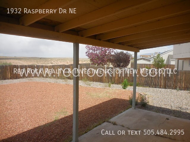Building Photo - 1932 Raspberry Dr NE
