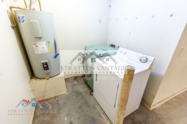 Building Photo - 6714 E Flynn Ave