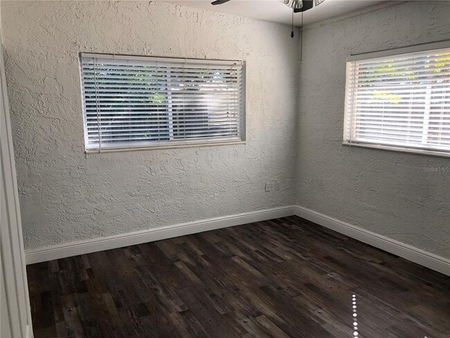 Building Photo - 3 Lotus Lake Dr