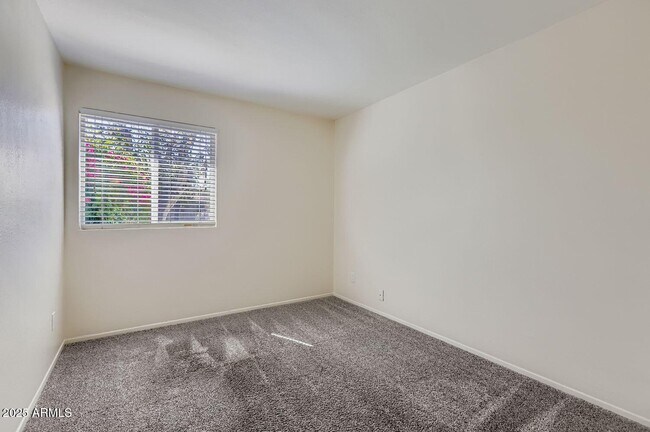 Building Photo - 8020 E Monte Vista Rd