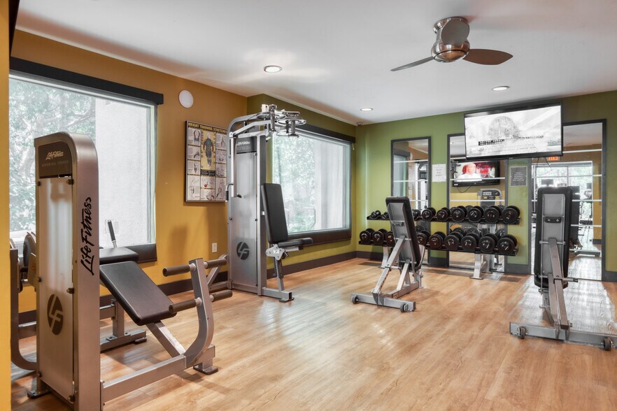 Building Photo - 250 S San Fernando Blvd