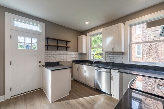 Building Photo - 533 N Euclid Ave