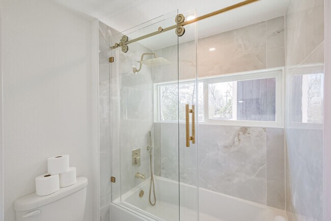 Building Photo - 5021 Libbey Dr