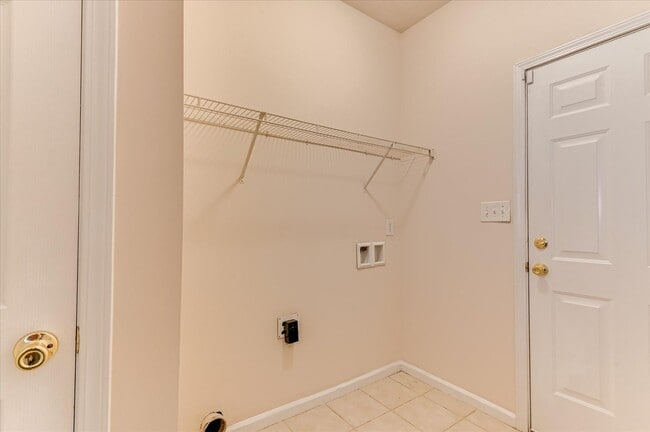 Building Photo - 913 Cabot Cove