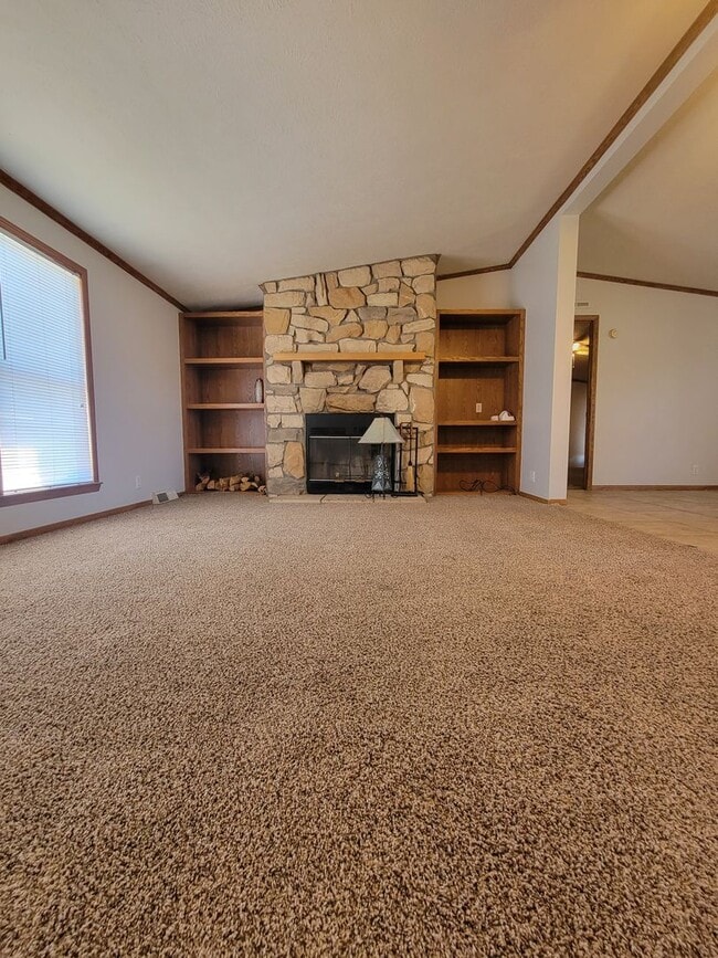 Building Photo - Large 3 bedroom in Oakwood