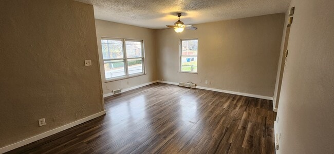 Building Photo - Beaverdale! 2 Bedroom, 1 Bathroom home with detached garage