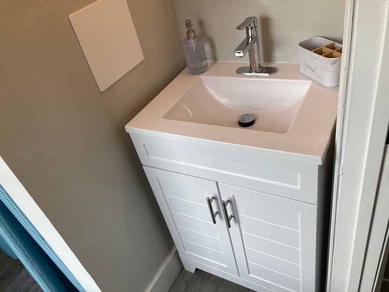 Bathroom sink - 1504 Pierce St