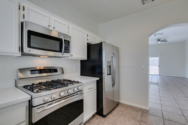 Building Photo - Charming 3-Bedroom Single-Story Home in Elkhorn!
