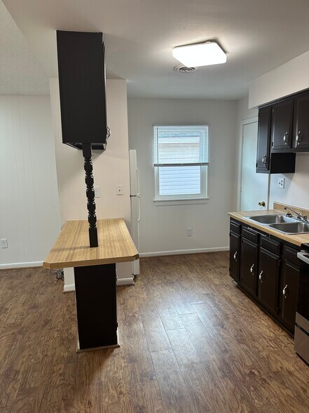 Building Photo - 415 N Oceana Blvd