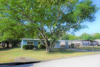 Building Photo - Modest 3 Br/1.5 Bath in Established Neighborhood