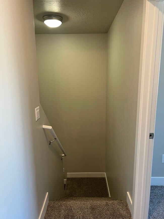 Building Photo - Townhome in Cedar Bend HOA