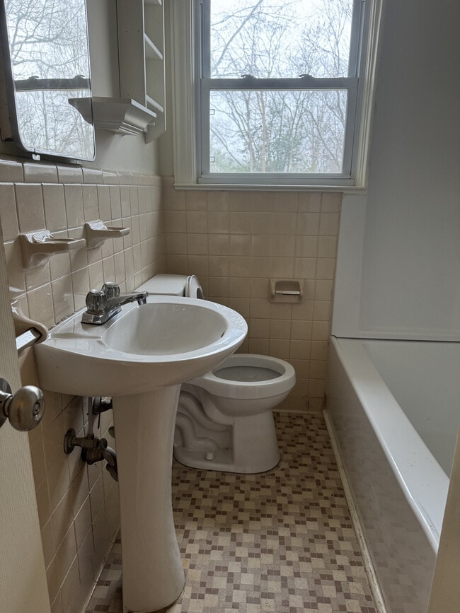 Building Photo - 230 Elaine Ave