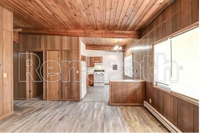 Building Photo - 500 Queen