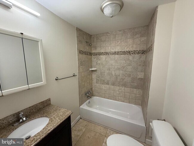 Building Photo - 1304 N 25th St